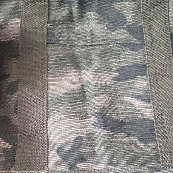 Old Navy Green Camouflage Tote Bag - Picture 3 of 15